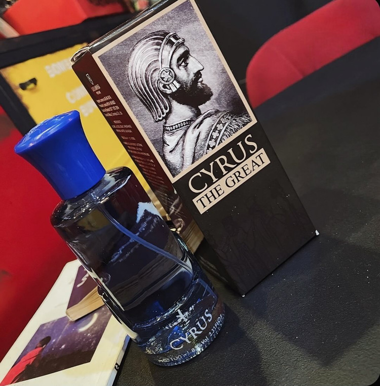 . CYRUS کوروش ملایم مردانه ماندگاری پخش بو عطر اقتصادی